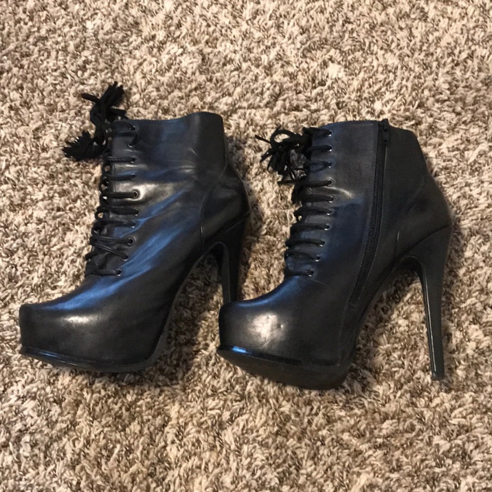 Aldo black leather lace up platform booties 7.5